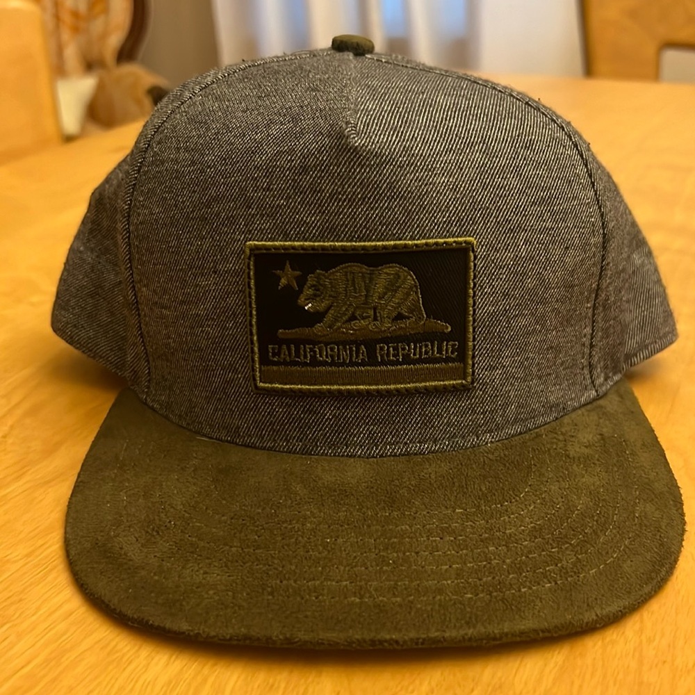 California Republic Flat Brim Hat - grey with green suede